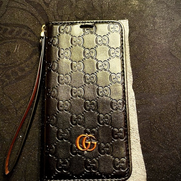 Authentic Gucci Black Leather case with magnetic Closure for IPhone 11Pro Max - Picture 2 of 7